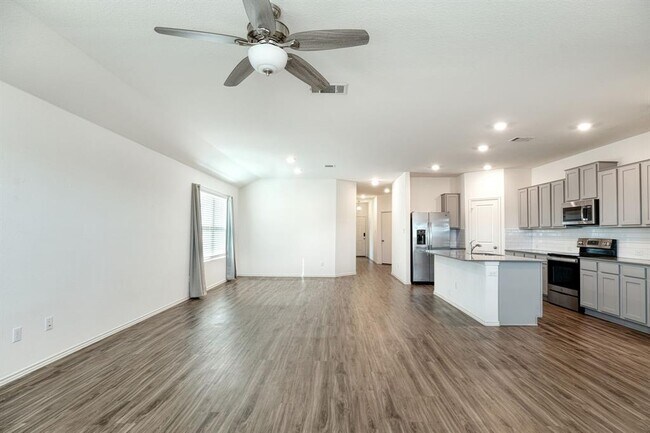 Building Photo - 717 Xanadu Dr