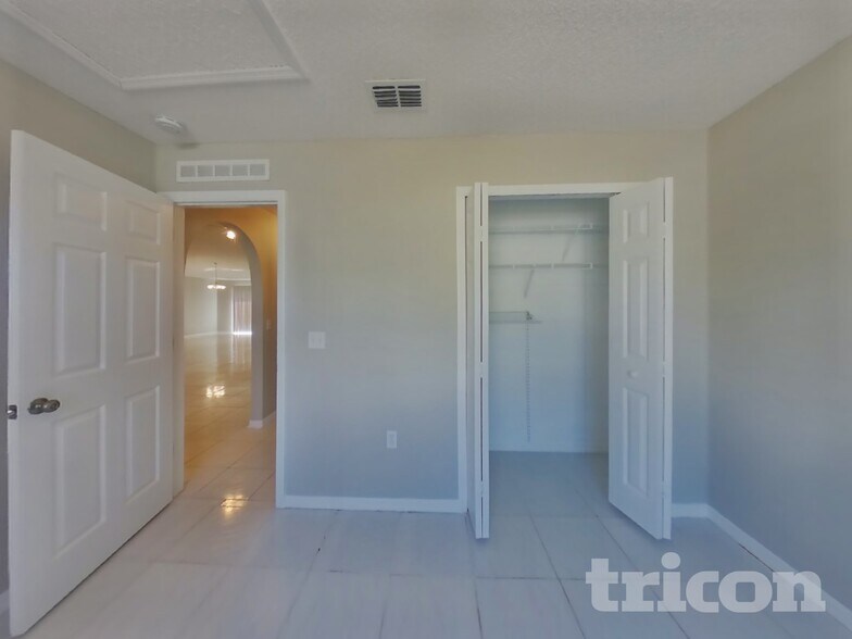 Building Photo - 7396 Prosperity Park Rd N