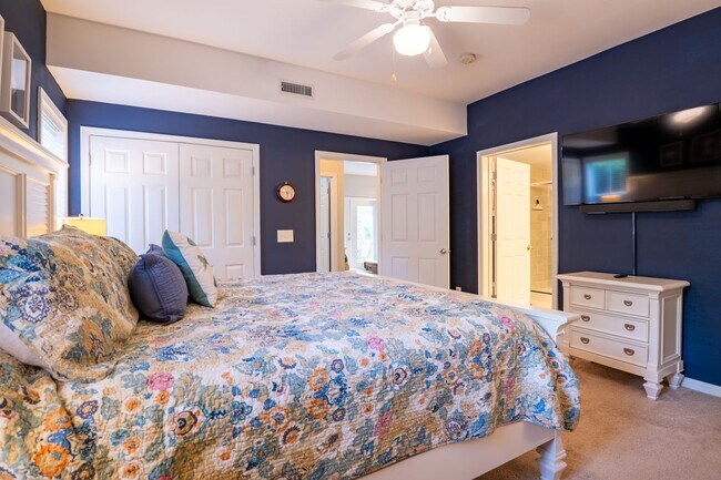 Building Photo - OFF-SEASON FURNISHED MONTHLY RENTAL AVAILABLE JAN '26