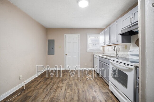 Building Photo - 9 Decatur St