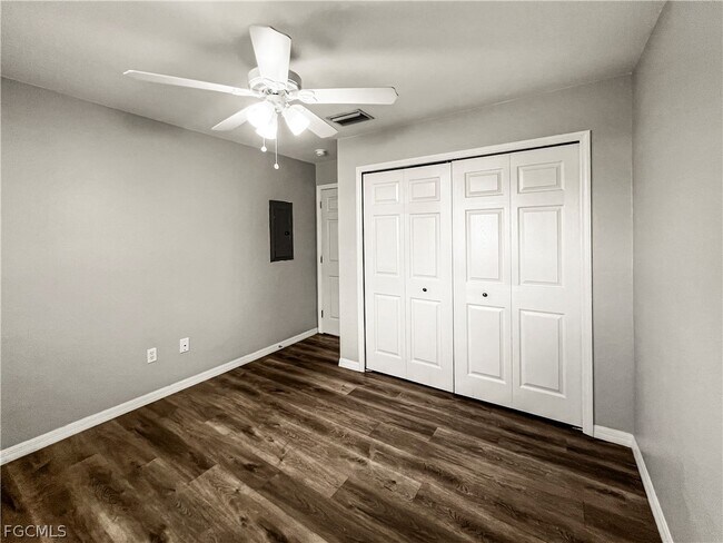 Building Photo - 1215 SE 8th Ave