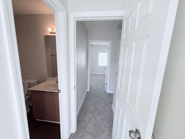 Building Photo - 1007 Banister Loop