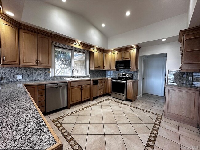 Building Photo - 1090 Bayhead Dr