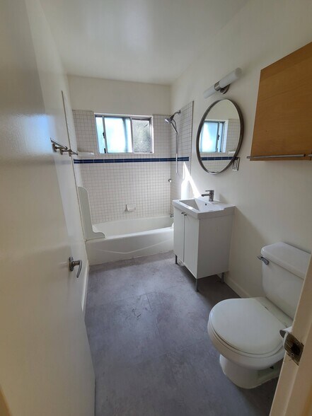 Building Photo - 3412 Helms Ave