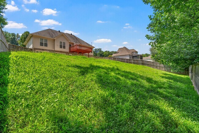 Building Photo - 3 Bedroom 3 Bath Pet Friendly Home For Ren...