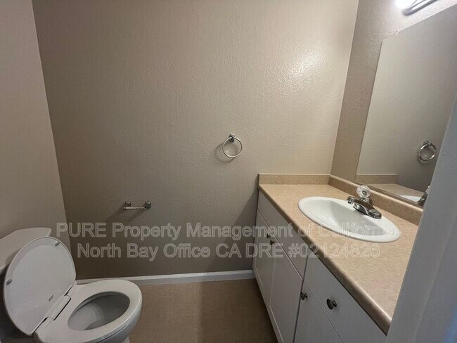 Building Photo - 470 Sherry Dr