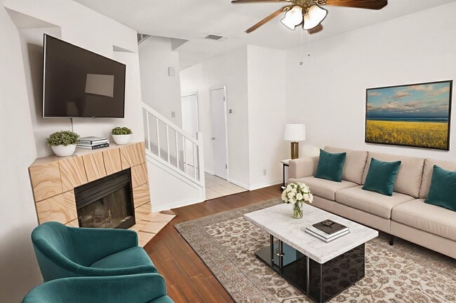Building Photo - 12210 Apricot Dr
