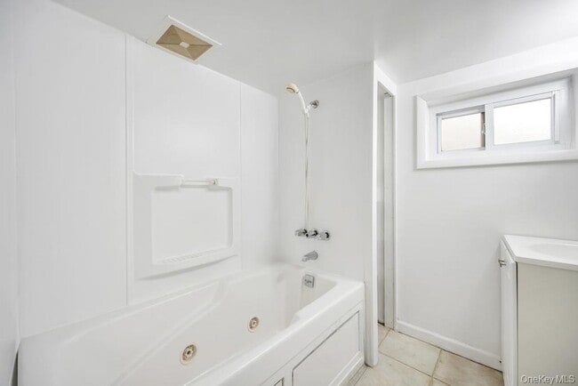Building Photo - 61 James St
