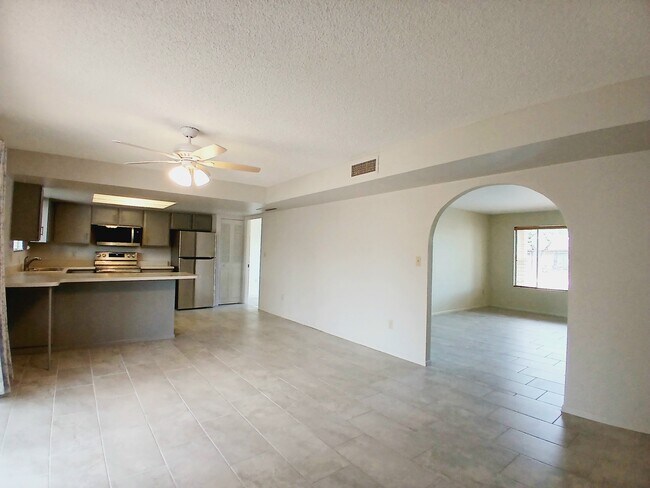 Building Photo - 3515 E Cortez St