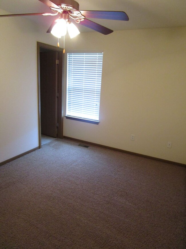 Building Photo - 601-603 Glenstone Dr.