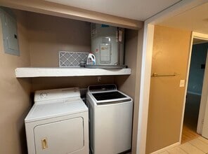 Building Photo - 463 Down Hill Dr