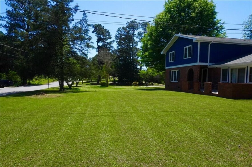 Building Photo - 2421 Fieldstone Dr SE