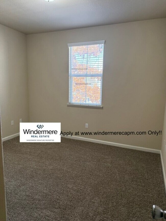 Building Photo - Gorgeous Turn Key Corner Condo In The Heart Of Natomas!