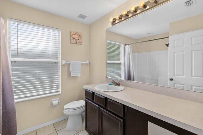 Building Photo - 1550 Casterton Cir