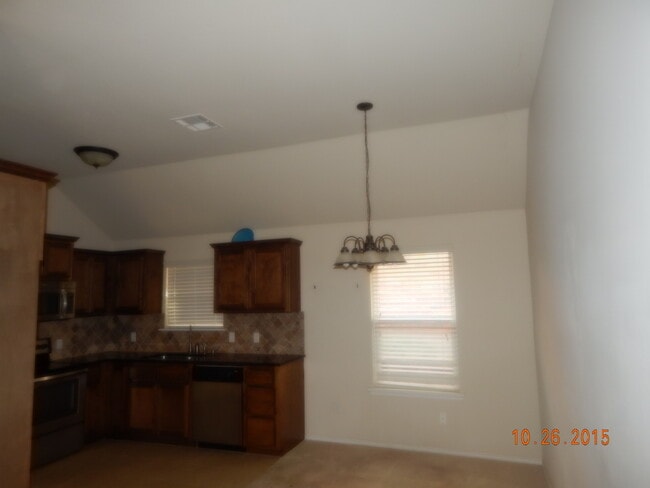 Building Photo - Great Home located in the heart of Edmond!  Highly Rated Edmond Schools