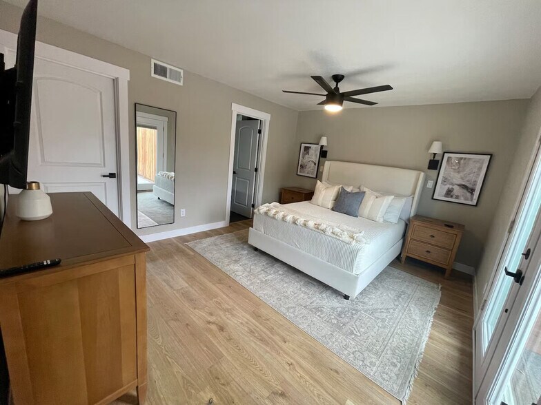 Building Photo - 3638 N 90th Ave