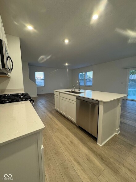 Building Photo - 15338 Farrington Rd