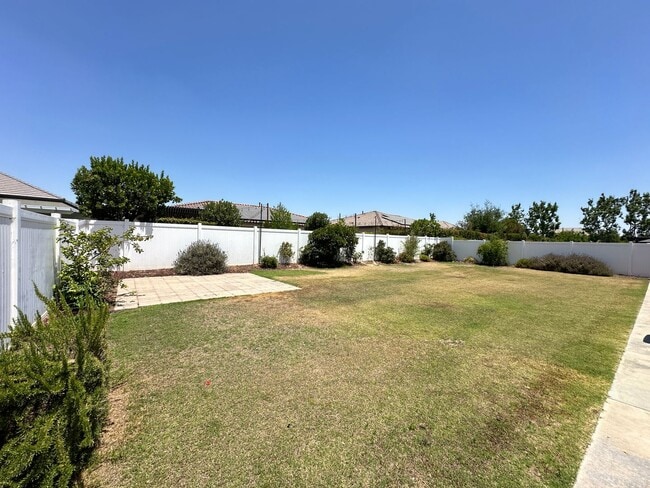 Building Photo - Beautiful House in gated community w/ Solar!