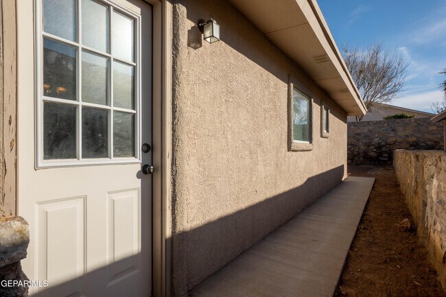 Building Photo - 12712 Roberto Nunez Ln
