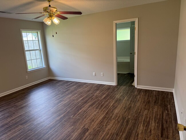 Building Photo - 1346 Pendulum Dr N