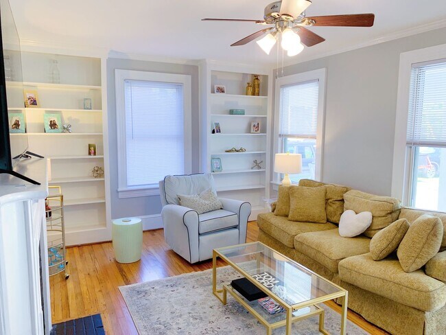 Building Photo - 3 Bed 2 Baths Grid home with fenced backya...