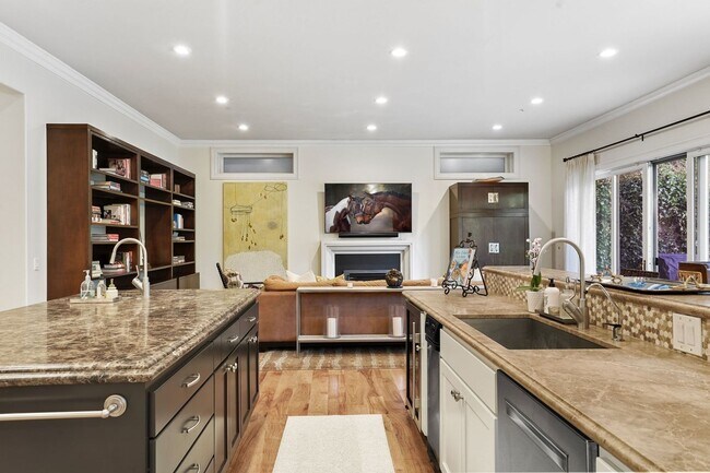 Building Photo - Stunning 4Bed/5bath Home in Kentfield