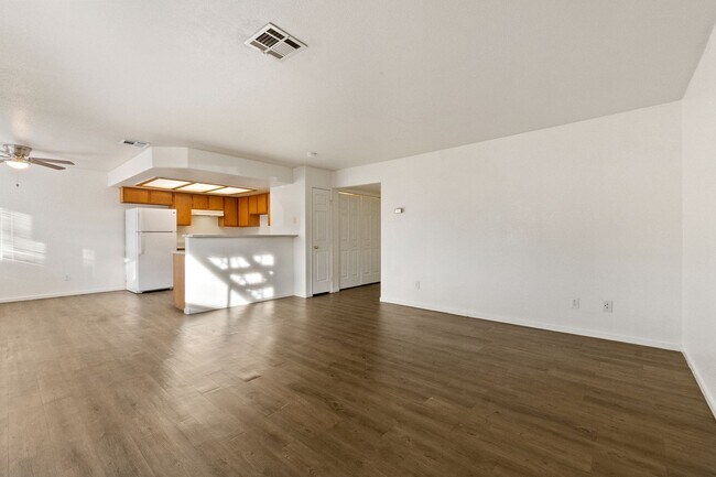 Building Photo - Move In Special of $400 off First Month’s Rent - Bright & Open 2 Bed, 2 Bath Condo in Las Vegas