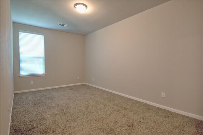 Building Photo - 504 Hummingbird Ln