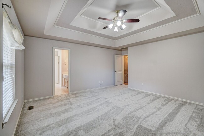 Building Photo - Spacious 4-Bedroom Home with Fireplace, Is...