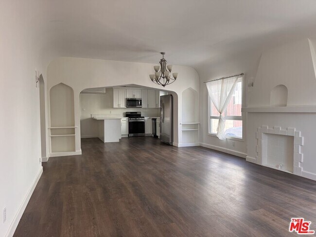 Building Photo - 1325 S Rimpau Blvd