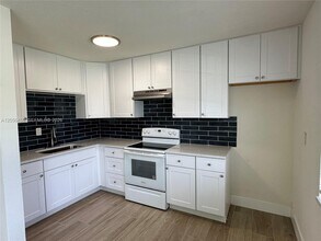 Building Photo - 1048 Avenue E