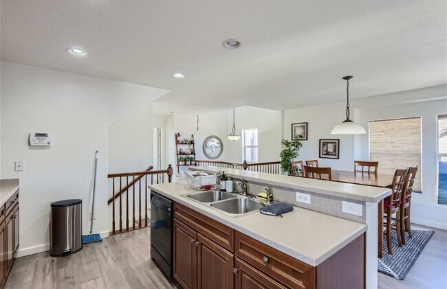 Building Photo - Huge room in a large shared home, private ...