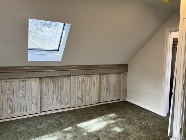 Building Photo - 24 Lindner Pl