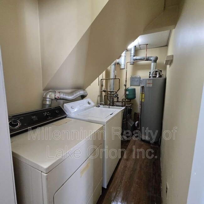 Building Photo - 644 E Meyers Ave