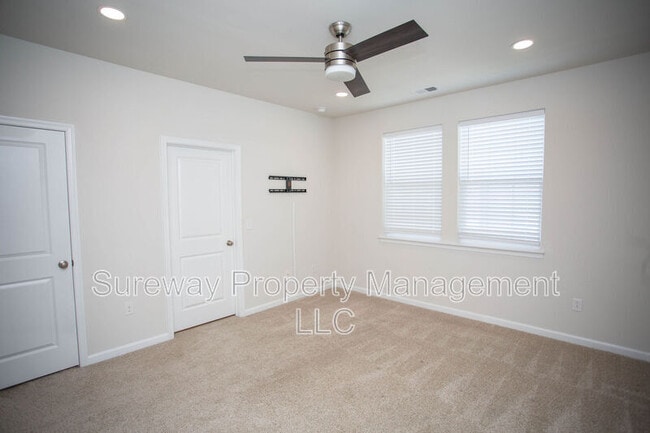 Building Photo - 13 Verona Ln