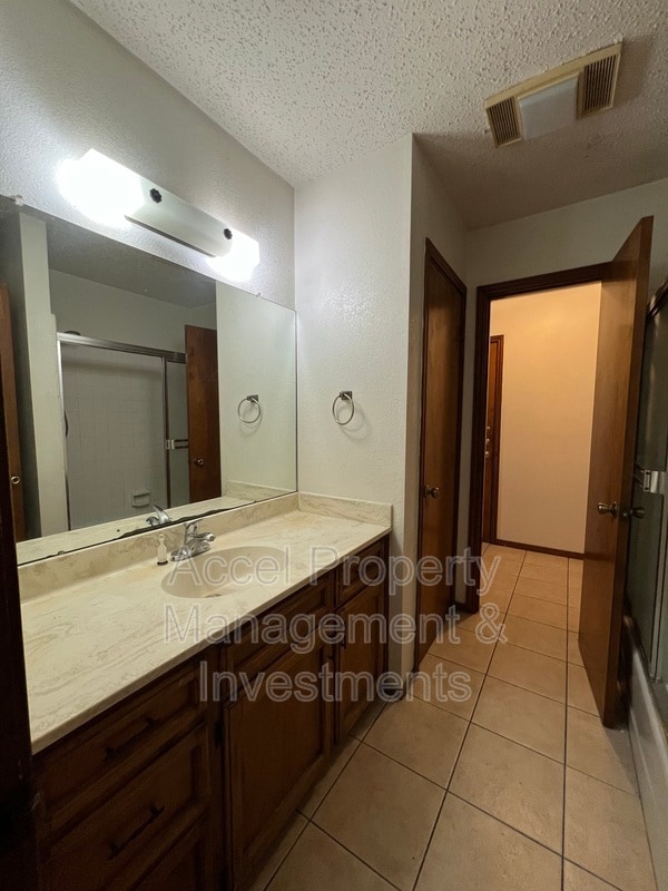 Building Photo - 2004 Lambeth Way