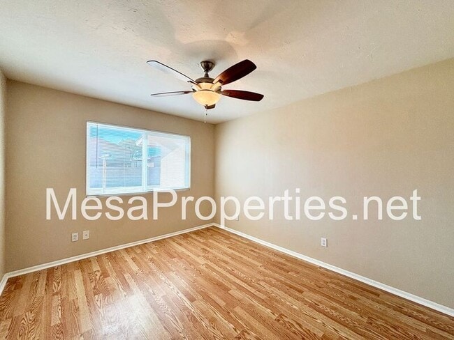 Building Photo - 1210 Oasis Dr