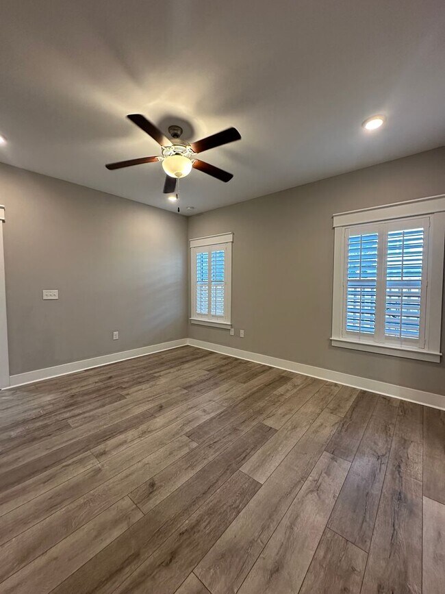 Building Photo - Gorgeous newer 2-Story, 4 bedroom Home in South Walton County