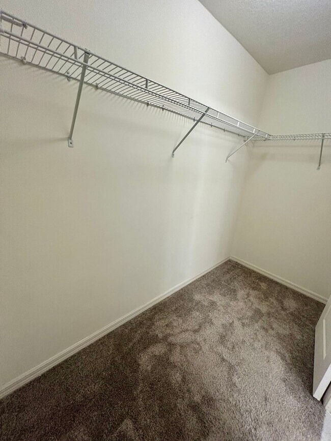 Building Photo - Spacious 3-Bed, 2-Bath Fully Gated Home in...