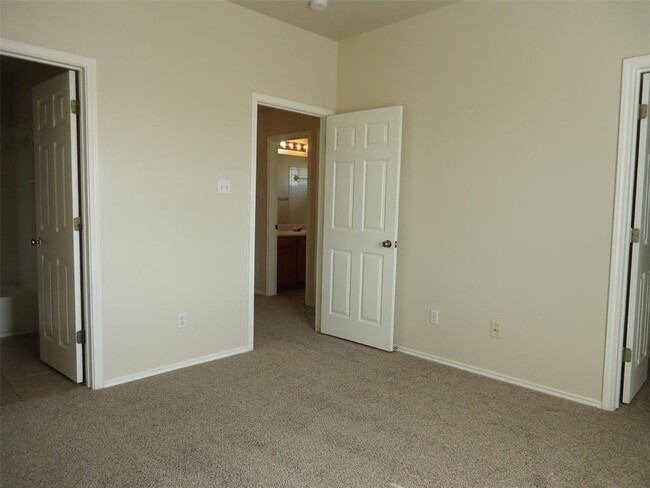 Building Photo - 2847 Southampton Way