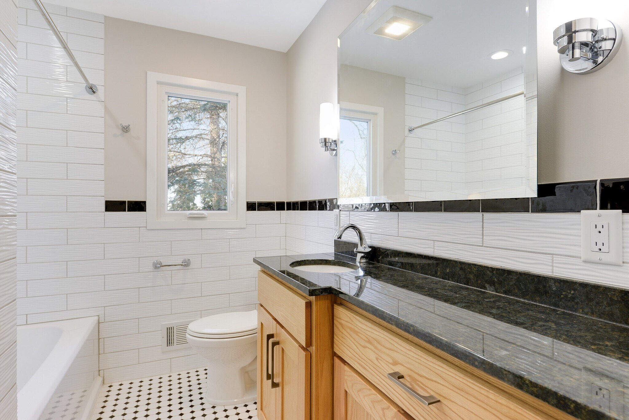 Building Photo - 1943 Regent Ave N