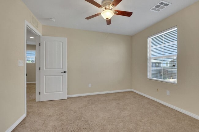 Building Photo - Southern Highlands: Spacious 4-Bedroom Home in a Gated Community with Upstairs Loft, Private Back...