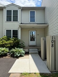 Building Photo - 3 Bed / 2.5 Bath Highlands Townhome