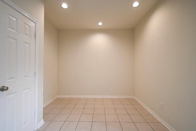 Building Photo - 13330 Vineyard Falls Dr
