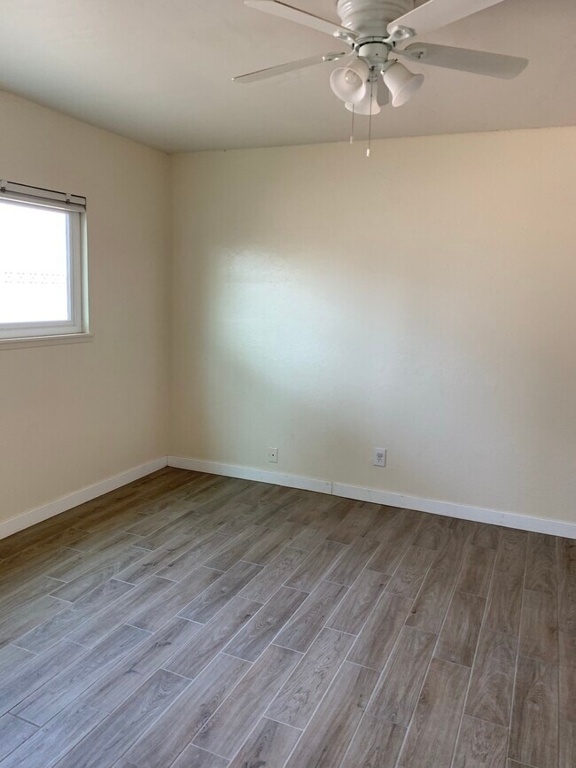 Building Photo - 325 W Howell Ave