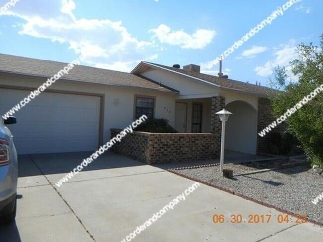 Primary Photo - Nice 3 Bedrooms, 1 3/4 Bathroom, 2 Car Gar...