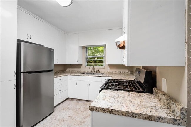 Building Photo - 321 Thornhill Cir