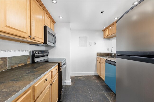 Building Photo - 7601 E Treasure Dr