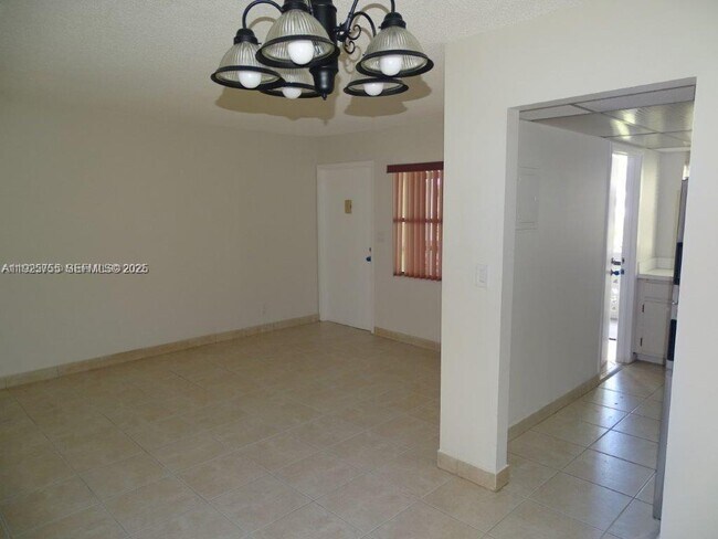 Building Photo - 1425 Arthur St