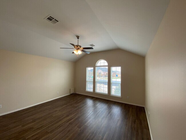 Building Photo - 5002 Scarlet Oak Dr